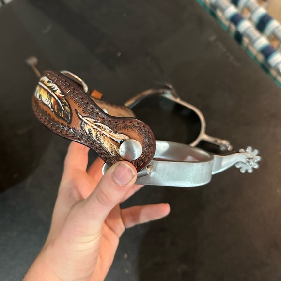 Spurs and straps NWOT - Picture 8 of 11